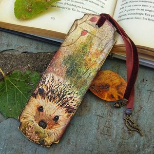 Hedgehog autumn bird wood bookmark, Hedgehog Robin woodland bookmark, Autumn nature, Gift for nature lover, Wild animals, British wildlife image 5