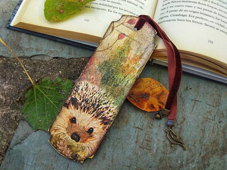 Hedgehog autumn bird wood bookmark, Hedgehog Robin woodland bookmark, Autumn nature, Gift for nature lover, Wild animals, British wildlife image 5