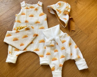 Ensemble bébé mousseline coucher de soleil crème barboteuse chapeau foulard pantalon