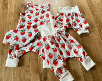 Baby set growing with strawberries cream size 62/68 romper scarf trousers shorts
