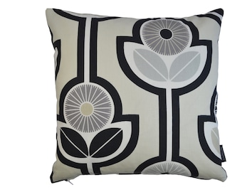 Big flowers retro Scandinavian fabric cushion cover - Julia Black