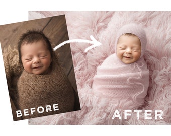 Op de afbeelding: Een baby gewikkeld in een roze gebreide deken met een bijpassende roze gebreide muts. De baby glimlacht en heeft zijn ogen dicht. De baby ligt op een pluche wit tapijt.
