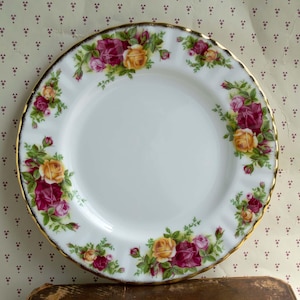 Old Country Roses Lunch Plate by Royal Albert Bone China