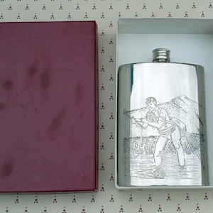 Boxed Vintage Mastercraft Pewter Flask – Sheffield, England – Fishing Scene