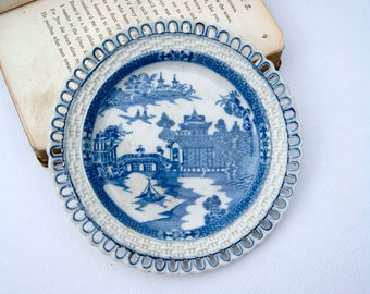 Antique Minton Pottery Blue Willow Pattern Pierced Basket Weave Rim Dessert Plate circa 1820 Collectible Blue Willow