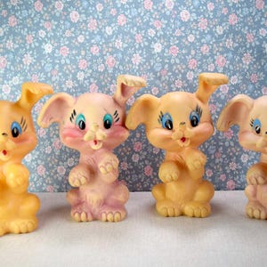 Vintage rubberen hondenfiguurtjes speelgoed