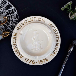 Rare Vintage 1970s American Revolution Bicentennial 1776-1976 Signed by Lucille Chaffin? 1977 Ivory Glazed Pottery Oval Memorabilia Ashtray