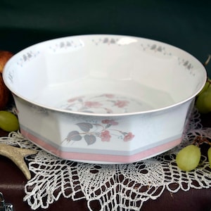 Vintage Queen&#39;s Fine Bone China &#39;Francine&#39; pattern England Large Bowl Retro English Tableware Floral Design Large Serving Dish Kitchenware