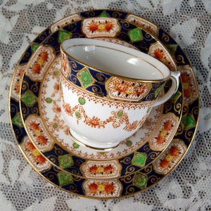 Trio de porcelaines « Mona » vintage de Salisbury – Service à thé avec tasse à thé, soucoupe et assiette