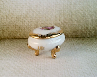 Vintage Foreign Porcelain Fragonard Love Story Courting Couple Design Footed Tiny Small Trinket Pill Box