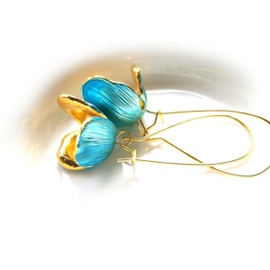 Earrings bellflowers turquoise-blue, gold-plated flower earrings made of stainless steel with patinated flowers