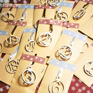 ADVENT CALENDAR Jewelry: Wooden jewelry in kraft paper bags with wooden Advent calendar numbers
