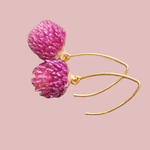 Echte Klee Blüten Ohrringe, vergoldete Edelstahl Ohrhänger mit echter Blume in Harz Bild 6