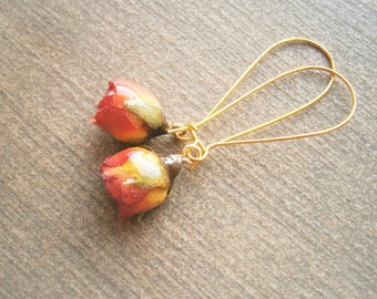 Real rose bud earrings, rose earrings, rose earrings in resin, red-yellow blossom, gold-plated stainless steel ear hooks