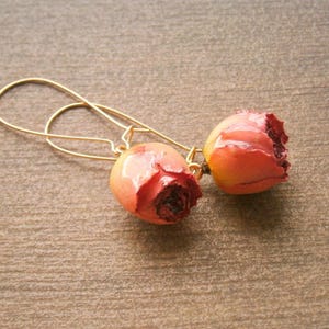 Real rose earrings: Stainless steel drop earrings, gold-plated or silver-plated, pink rosebuds in resin