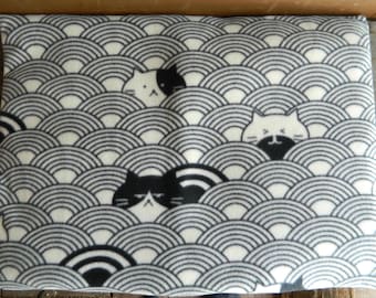 Self-Warming Cat Bed: Removable Fleece Cover