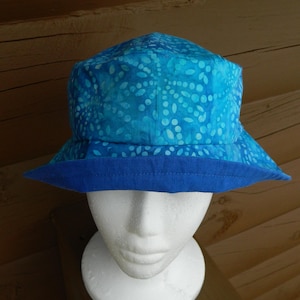 Women&#39;s Spring Summer Floral Bucket Hat for Women Blue Bucket Hat Lightweight Travel Hat Packable Beach Hat Blue Batik Floral Fabric Sun Hat