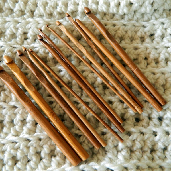 Crochet needles Set of 12 Sizes Bamboo Crochet Hooks 15cm (6 inches)