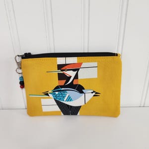 Monedero Charley Harper Upside Down, Colección Icónica, con cremallera, ideal como regalo pequeño, con tirador de cuentas, fabricado en Ohio