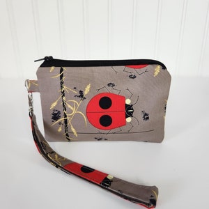 Charley Harper, Mariquita, Monedero de pulsera de monedas, Tela orgánica, Perfecto para recados, Hecho en Ohio