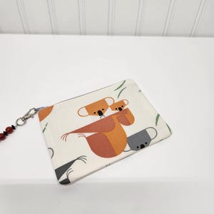 Charley Harper, Koala Stagger, Colección Nuture, Monedero con cremallera, Regalo pequeño perfecto, Tirador de cuentas, Hecho en Ohio