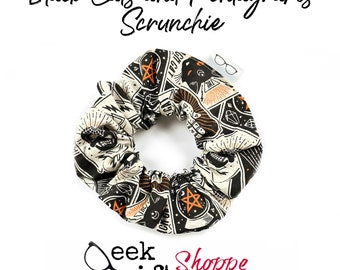 Black Cat and Pentagrams Scrunchie • Cute Hair Scrunchy • Beige Orange Skull Halloween Hair Tie • 90s Fashion Style • Gift for Her Teen Girl