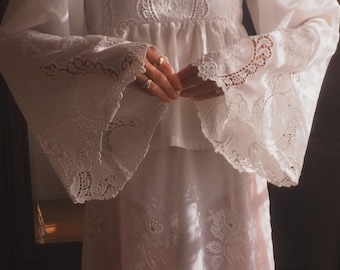 Vintage White Ivory Lace Short Sleeved Blouse