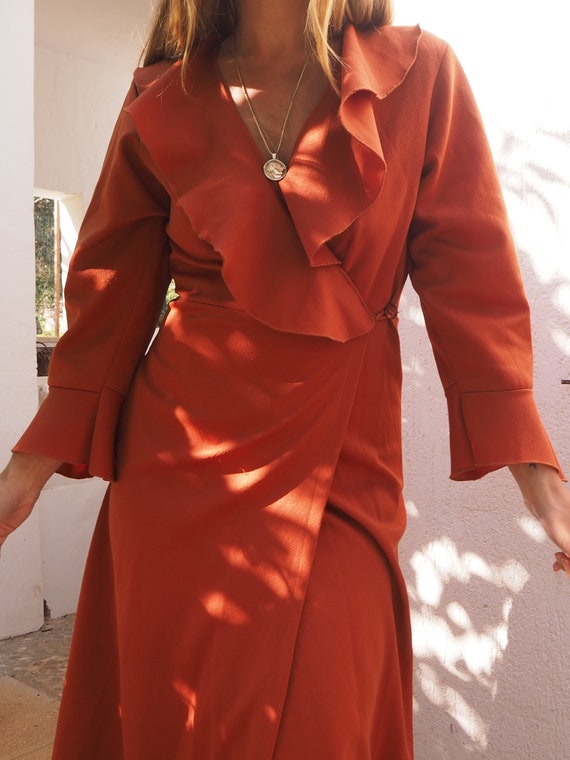VINTAGE 70s WRAP DRESS // Vintage Ruffle Neck Rust