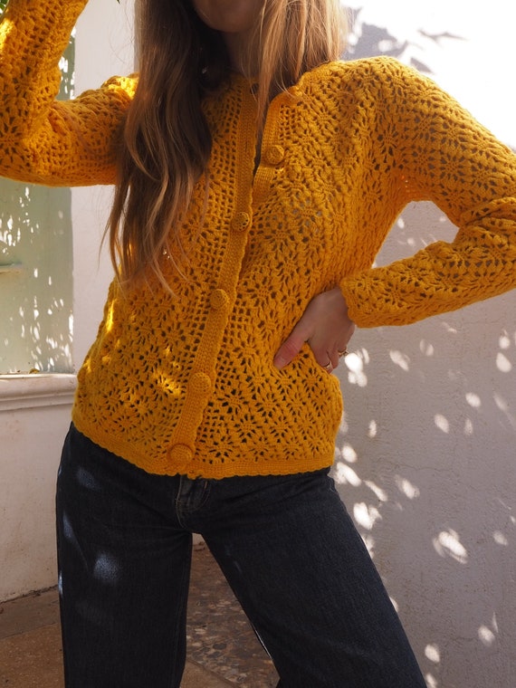 VINTAGE YELLOW SWEATER // Vintage Yellow Cardigan