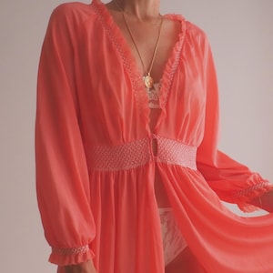 Vintage Pink 70s Short Dressing Gown