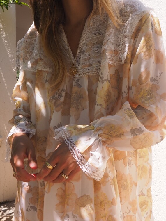 VINTAGE MAXI DRESS // Floral Bohemian Vintage Dres
