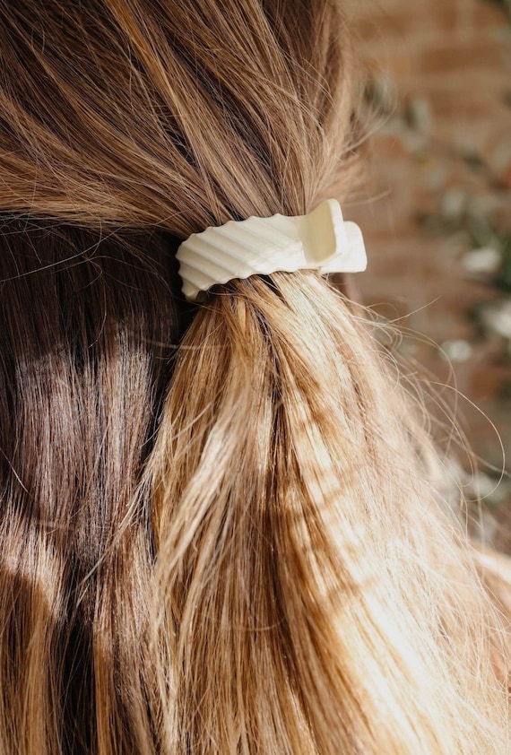Matte Acrylic Ponytail Clip: Chic Hair Cuff Canada