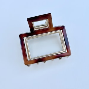 Pinza para el cabello de metal: Acetato de perla carey, detalle de mármol verde, pinza de metal color marfil. Tortoise Brown