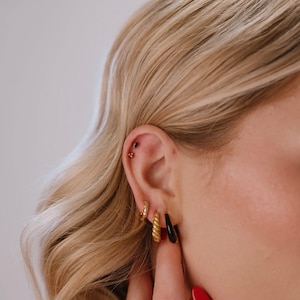 Titanium Trinity Bead Threadless Push Pin Labret, Triangle Flat Back Earring, Cartilage, Conch, Helix, Nose Stud, Tragus Stud, 18G