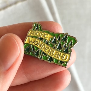 Pacific Wonderland Enamel Lapel Pin / Oregon State Pin Badge / Oregon State Lapel Pin / Flair Pin / Gift for Friend / Soft Enamel Pin