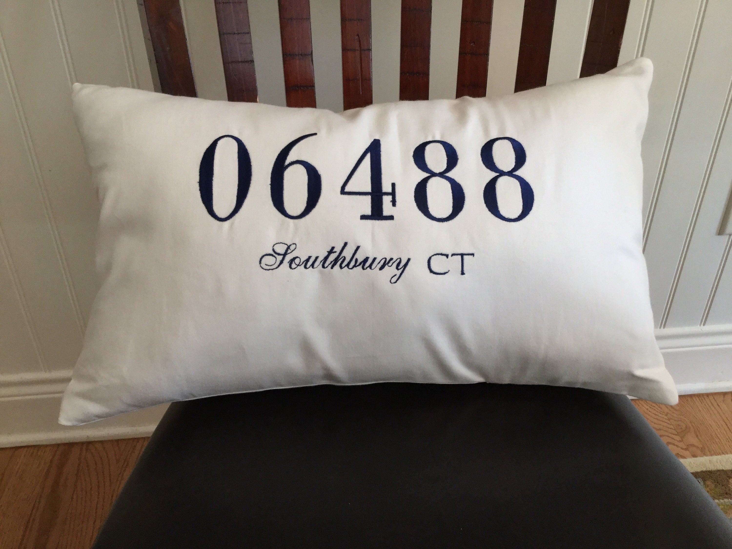 Embroidered personalized zip code pillow with city and state. Etsy 日本