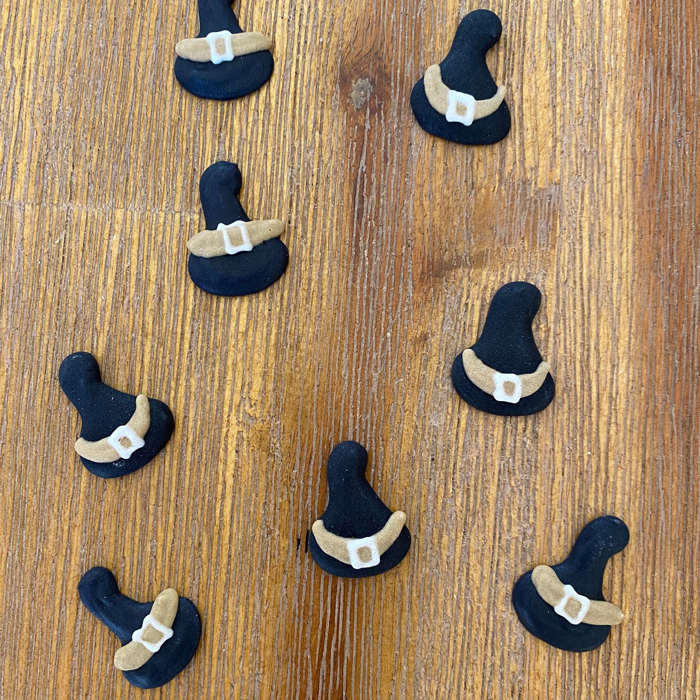 24 Royal Icing Essbare Halloween Dekorationen - Niedliche Toppers - Halloween Hexenhut