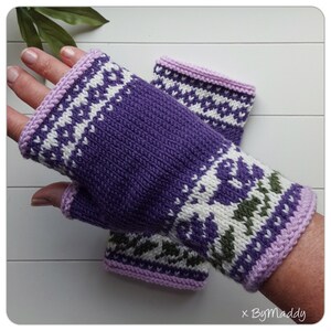 Hand-knit Fair Isle Fingerless Gloves in Purple, off White, Green and  Lilac, Wrist Warmers, Hand Warmers. Adult Size M/L 100% Merino Wool 