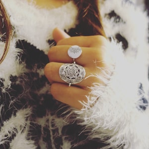 Medaillering met mandala's en chakra's in massief zilver