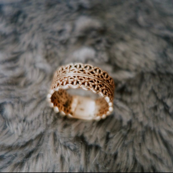 Lace Crown openwork lace crown ring in silver gilded with fine gold