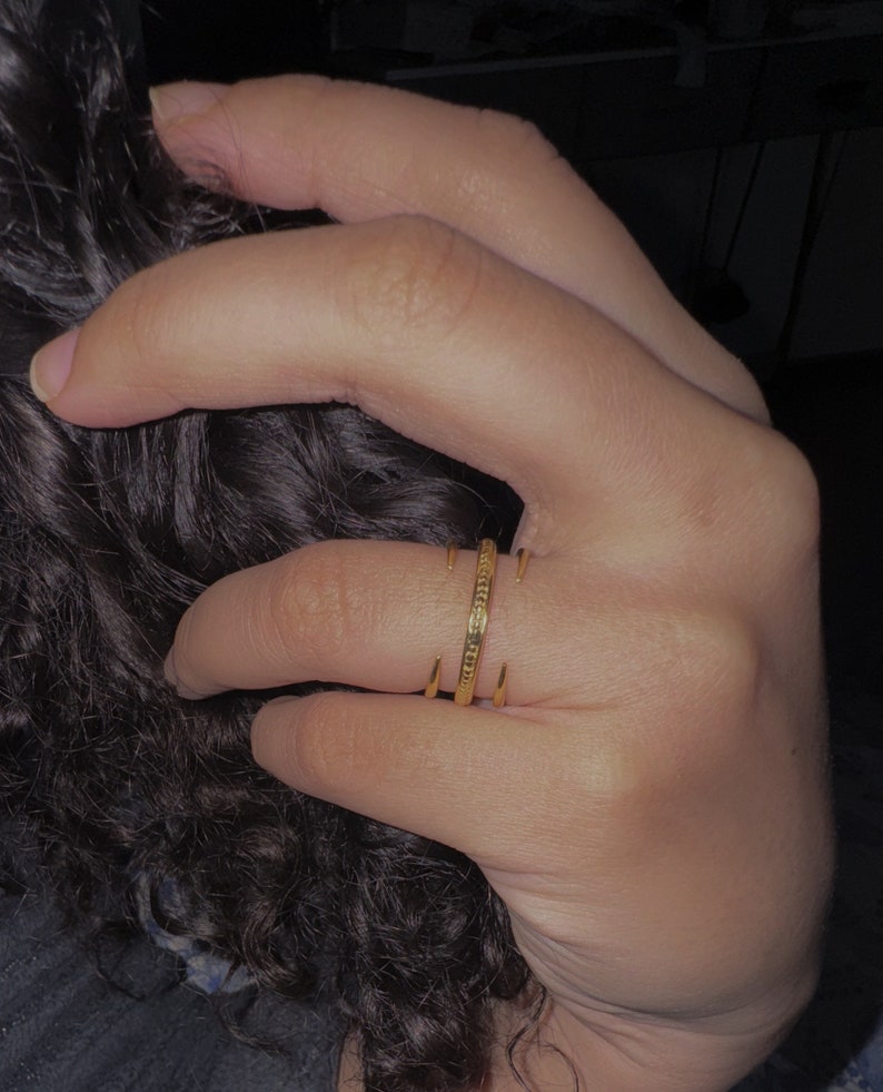 Bague multiples anneaux griffe ouverte et anneau gravé en argent doré à lor fin image 3