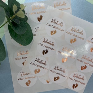 Adesivos frustrados personalizados de primeiro aniversário. Adesivos para sacolas de festa.