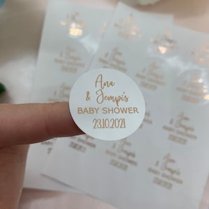 Gepersonaliseerde babydouche verijdelde stickers. Stickers voor feesttassen.