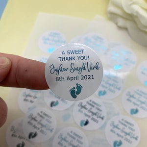 Gepersonaliseerd een lief bedankje Baby Shower verijdelde stickers. Stickers voor feesttassen. Bedankt.