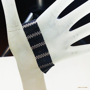 Black and silver beaded bracelet. Peyote stich.