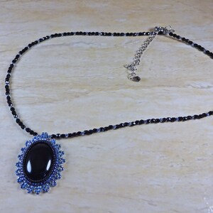 Black and blue glass beads necklace with an onyx pendant. Necklace and earrings set. Earrings  are optionnal.