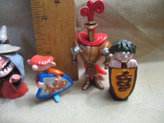 KINDER SURPRISE Kingdom of Fun Knights Witch - 2004 Belgium Mini