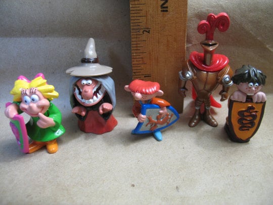 KINDER SURPRISE Kingdom of Fun Knights Witch - 2004 Belgium Mini