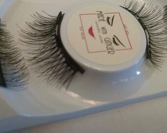 Luxury Magnetic Lashes - Medium 16mm Black Triple Magnet Includes Blue Tweezer