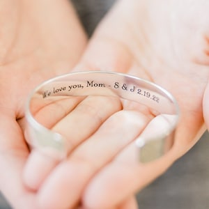 Mutter der Braut Geschenk der Tochter, Mutter des Bräutigams Armband, benutzerdefinierte Sterling Silber personalisierte Manschette Armband, Hochzeit Geschenkideen